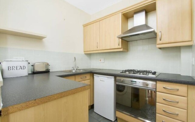 Airy 1 Bedroom Flat in Central London