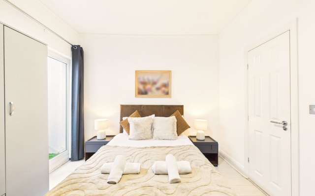 Brent Cross Garden Retreat 2 Bed Parking