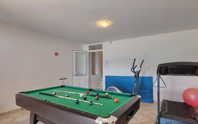 Stunning Home in Icici With Sauna, Wifi and 4 Bedrooms