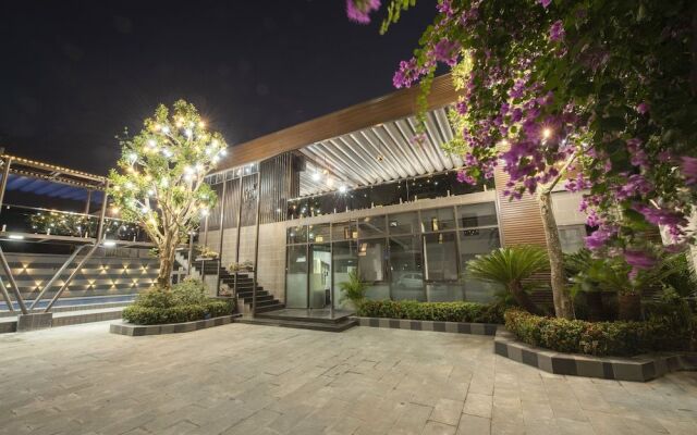 Zen Riverside Hotel & Residences