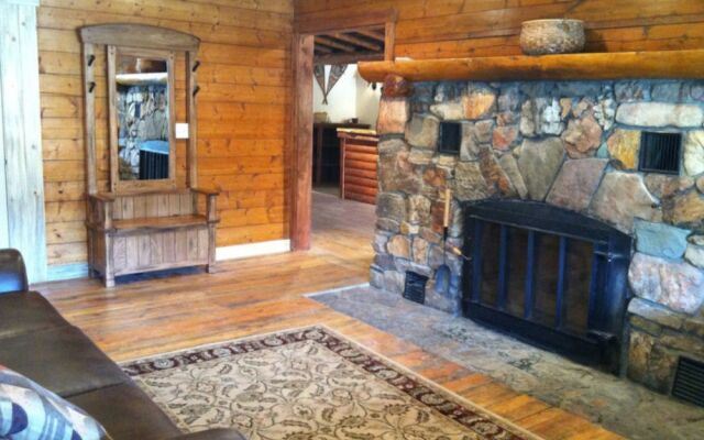 The Historic Wapiti Lodge