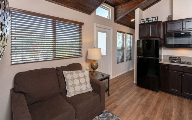 Cava Robles RV Resort