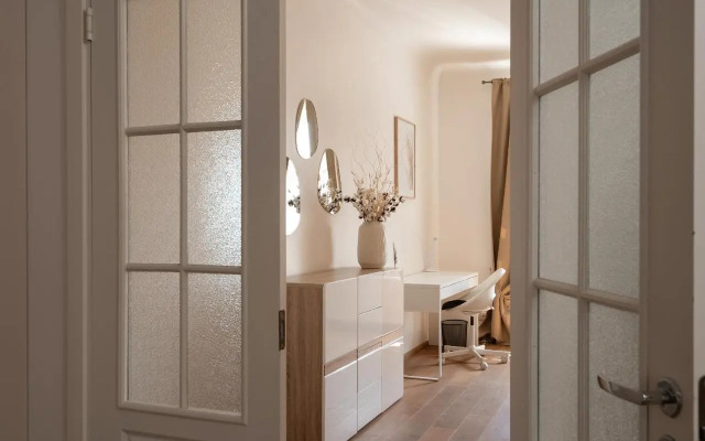 Old Town Riverside Apartment