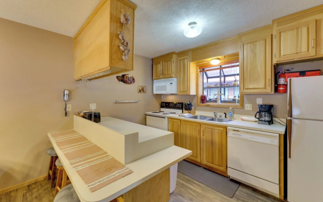 Walk to Lifts: Ski-in/ski-out Angel Fire Condo