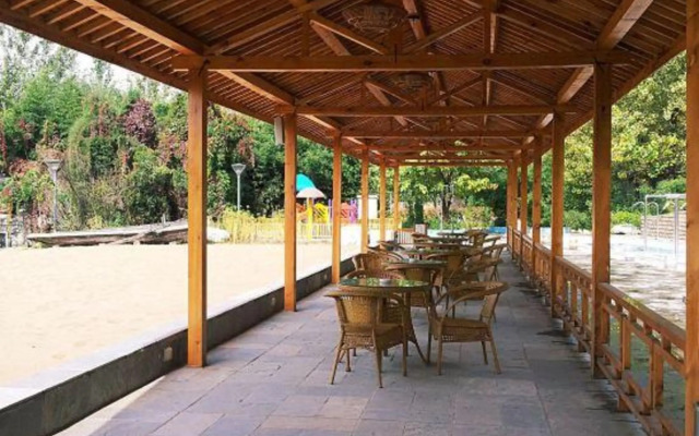 Bazhou Media Hot Spring Hotel