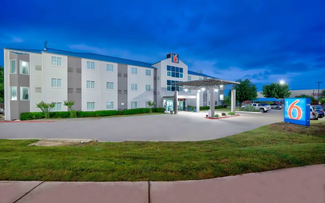 Motel 6 Benbrook, TX - Fort Worth