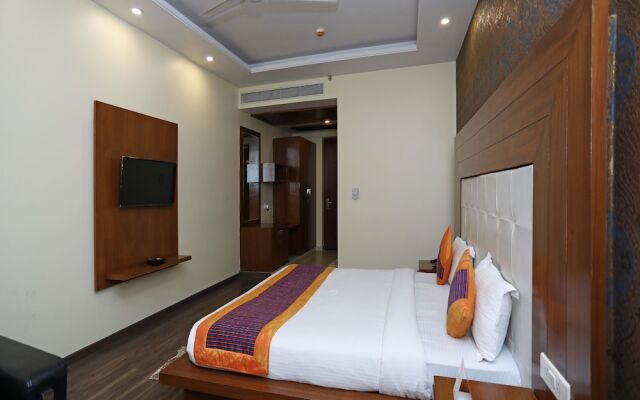 OYO 9532 Hotel Q-Cent