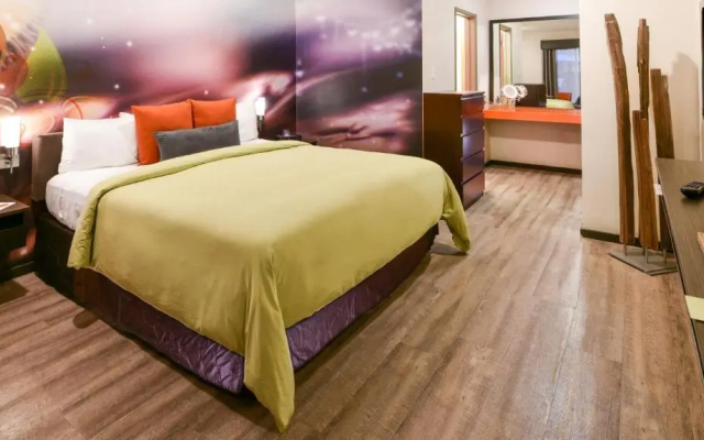 The Tangerine - A Burbank Hotel