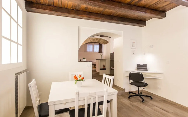Rental In Rome Trastevere White Apartment