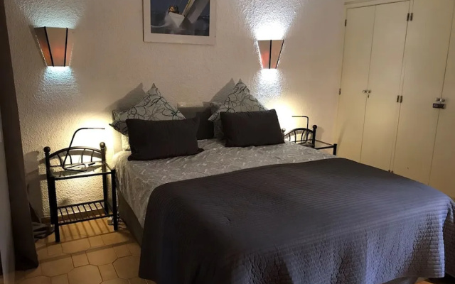6 Centeanes Clifftop Apartment sea Views and st