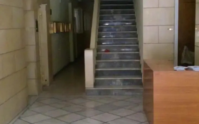 7 stars near metro