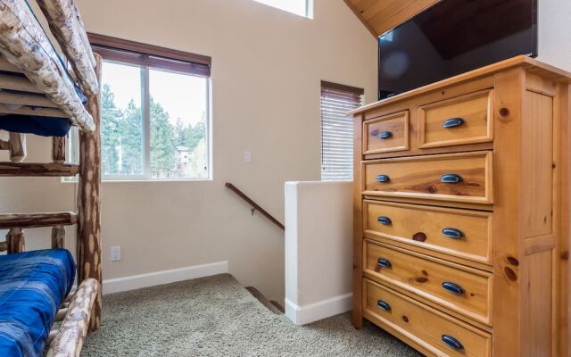 Mammoth Gateway Village 11