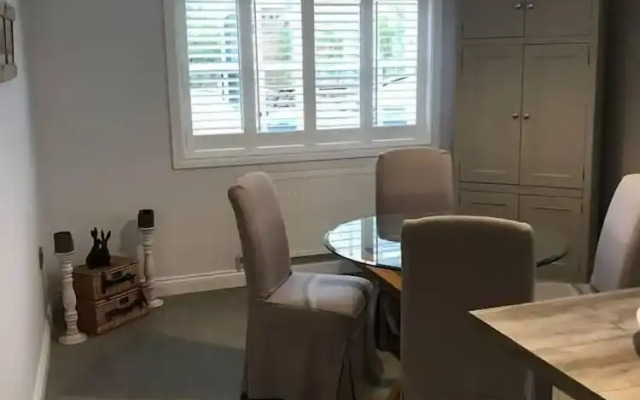 High Specification Coach House, Ebford