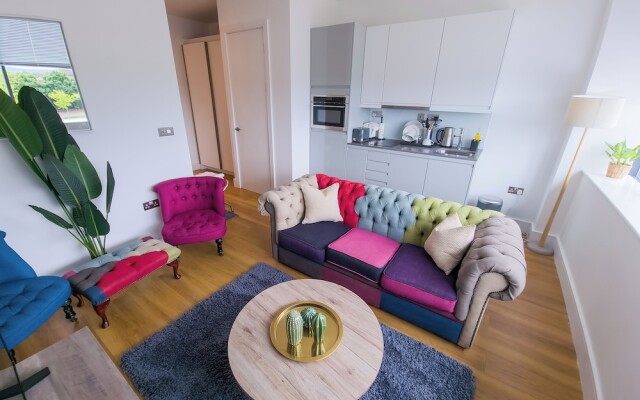 Captivating 1-bed Apartment in Slough With Kingbed