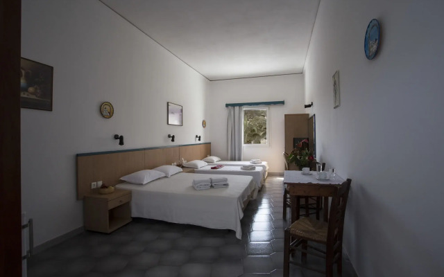 Romani Studios Perissa