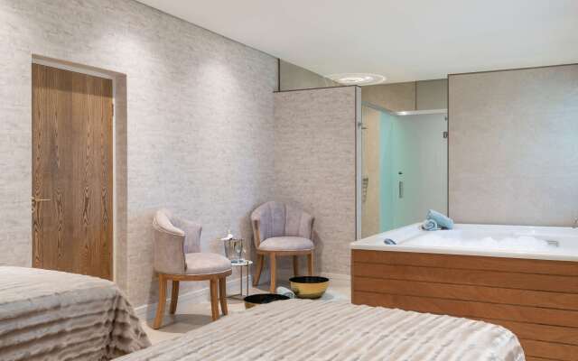 Radisson Hotel and Convention Centre OR Tambo Airport