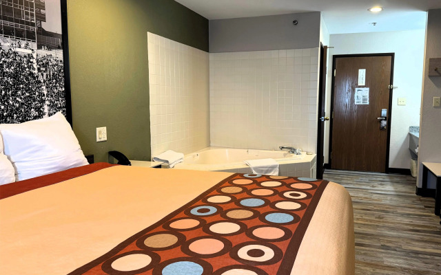 Super 8 by Wyndham Frankfort IN