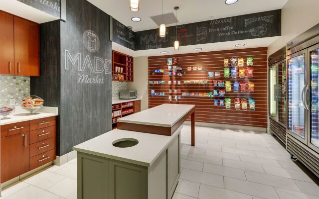 DoubleTree by Hilton St. Louis Forest Park