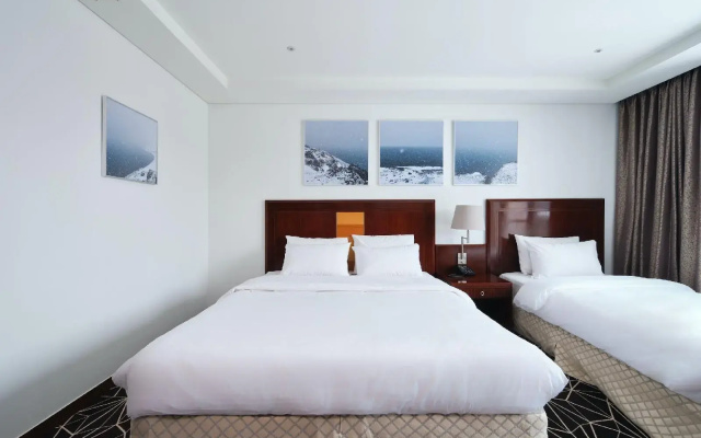Adonis Hotel