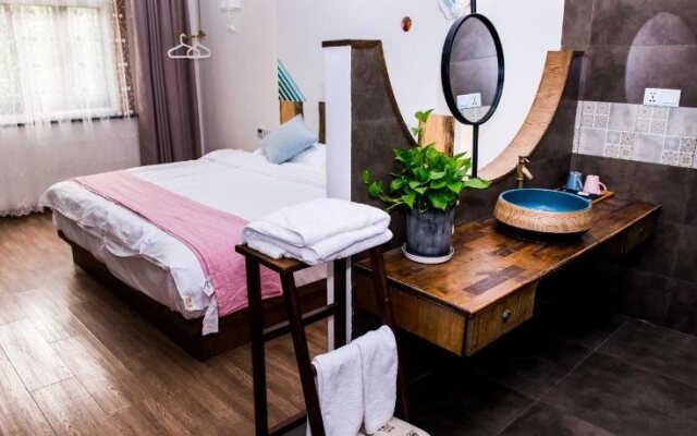Wuzhen Qiutian Northern Art Design Hotel