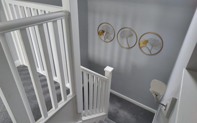 NEW Fabulous 2BD Maisonette Dunfermline, Fife