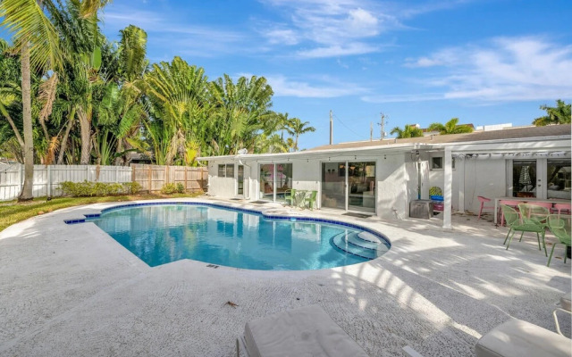 Poolside Paradise Dock & Pool!