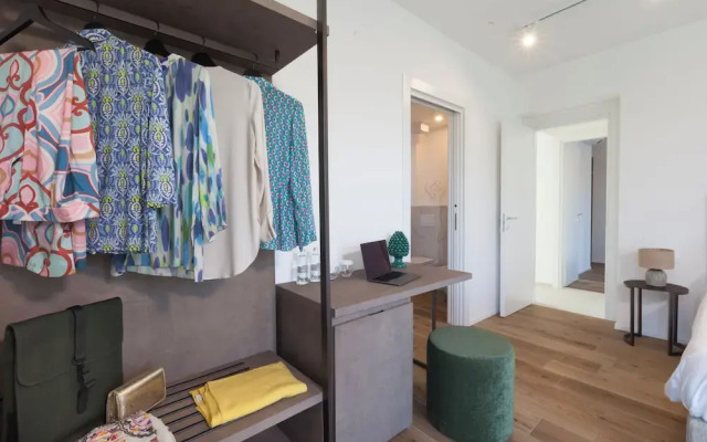 Design Villa With Infinity Pool & Li Galli View