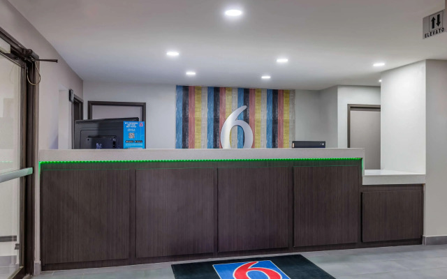 Motel 6 Brenham, TX