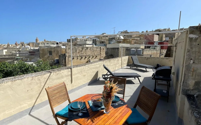 Magnificent Sea View Penthouse Cospicua