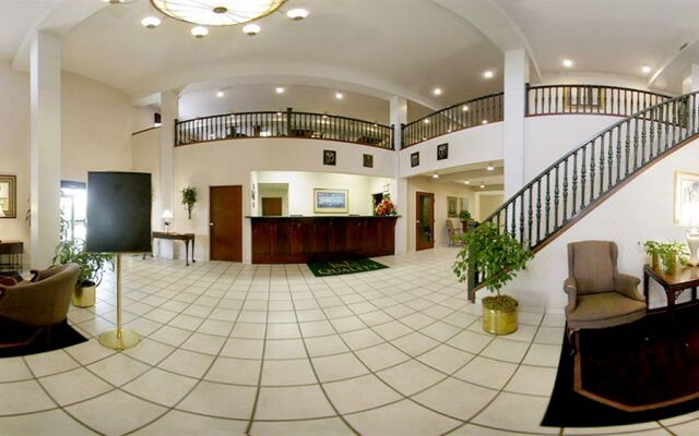 Days Inn & Suites Hickory