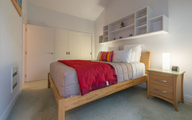 Russell View Apartments