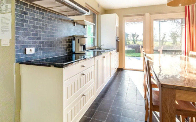 Ideal Holiday Home in Gijverinkhove With Terrace, Garden