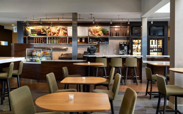 Courtyard by Marriott Fresno