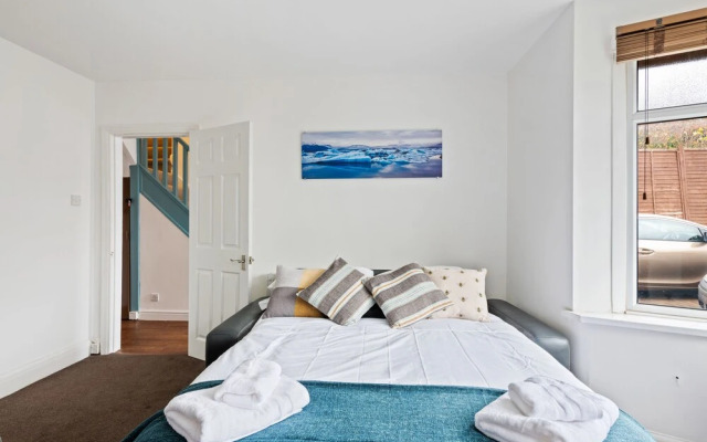 NEW Bright & Stylish 4BD Home City Centre of Leeds