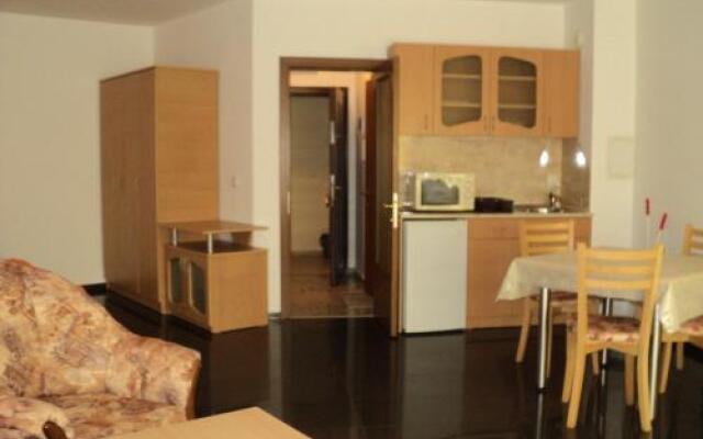 Meni Apartments and Guest Rooms