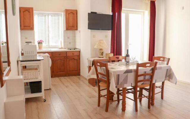 APARTMENT ANNA 350m FROM THE BEACH