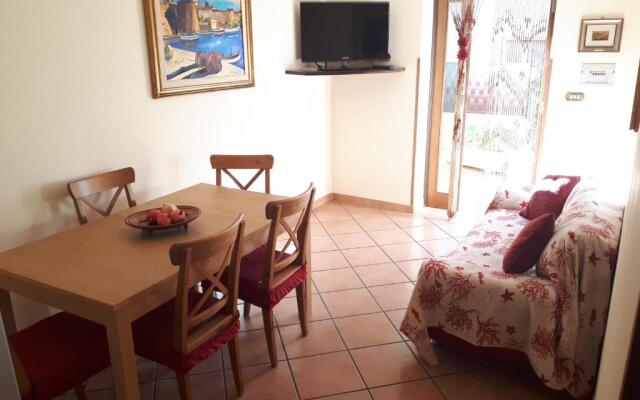 Comodo appartamento in villa 150 mt dal mare