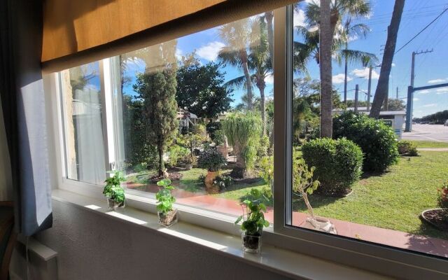 Barefoot Mailman Inn & Suites