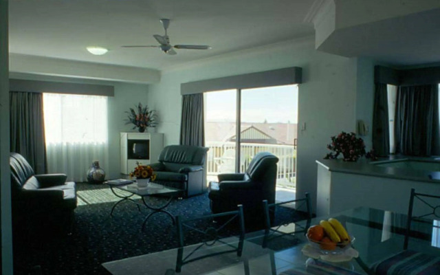 Runaway Bay Motor Inn
