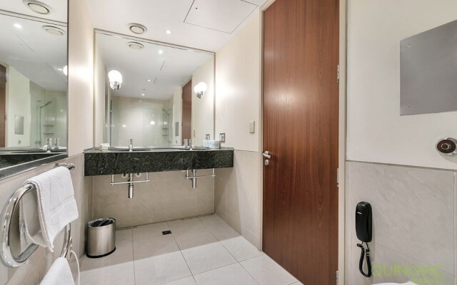 QV Central Upscale Apt in a Hotel (929)