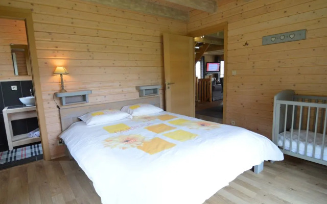 Sumptuous Chalet in Septon with Sauna & Hot Tub