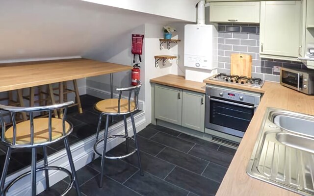 Flat 13 Sandringham Court