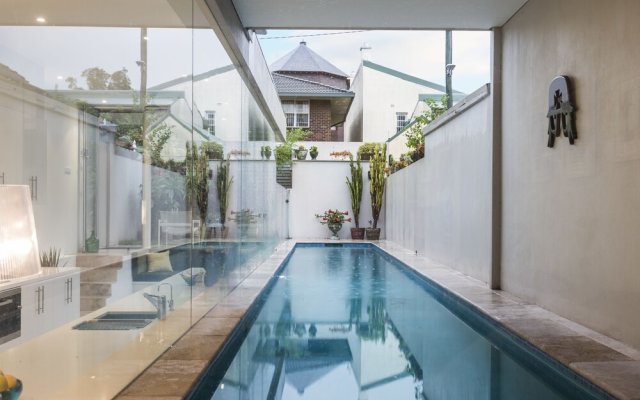 Stylish 3 Bedroom Pool House In Surry Hills