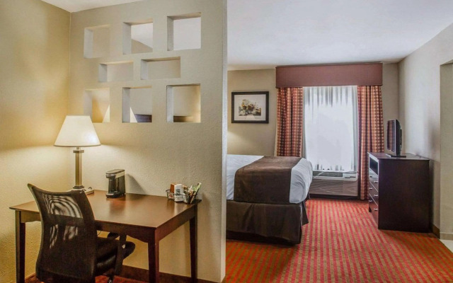 Quality Suites Nashville Airport