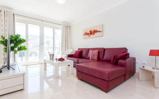 2 bedroom Sea View apartment, private parking