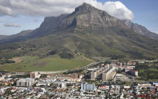 The Paragon LUXE with Rooftop Pool and Gym