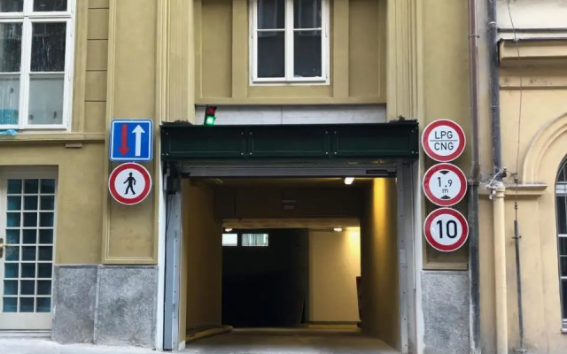 The Dante Prague Apartments - Family Apartments with FREE PARKING