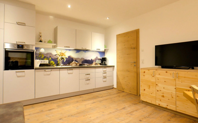 Top holiday apartment in Fügen with ski room and terrace
