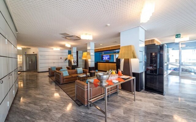 Hotel Mona