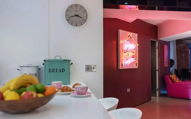 Luxurious Loft Central Soho - 3 Bedrooms Office